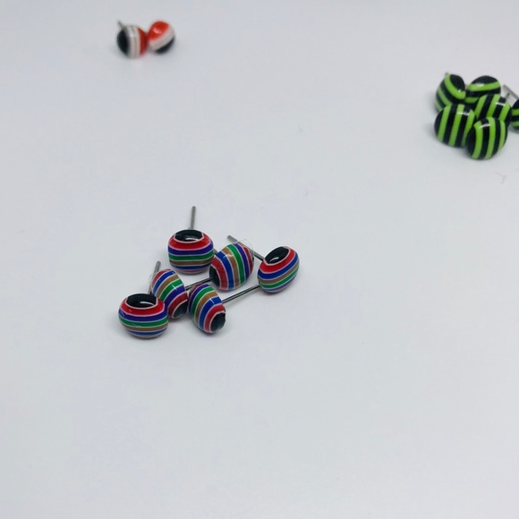 Black Multi Stripe Minimalist Stud Earrings - Picture 2 of 12